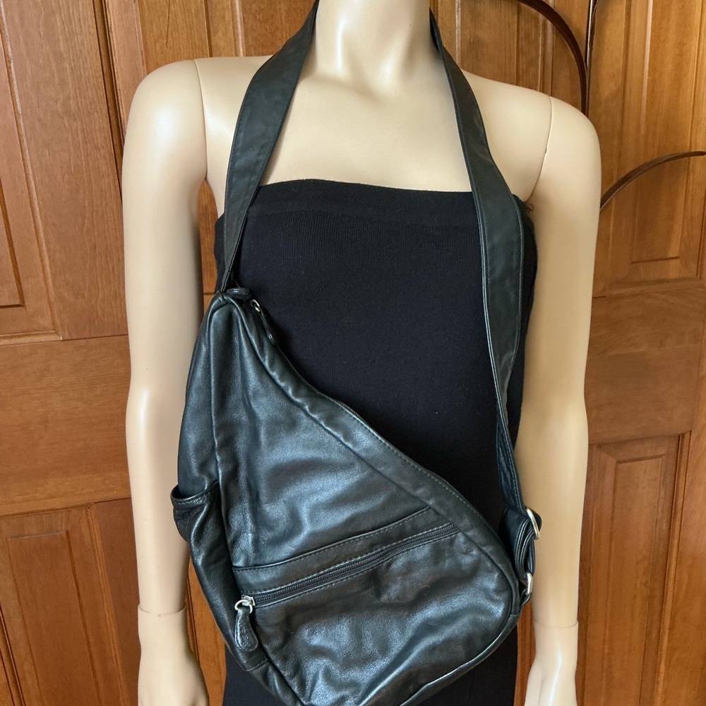 Elegant Black Leather Messenger Bag